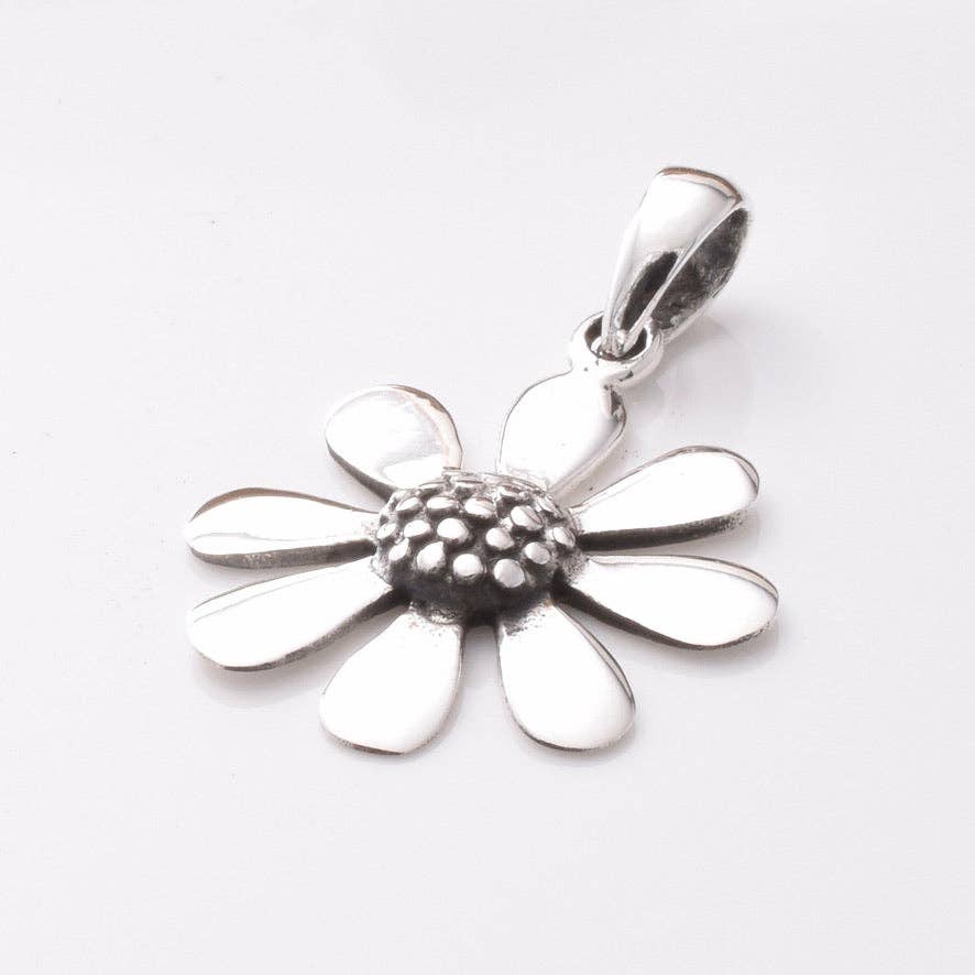 P1095 - 925 silver daisy pendant