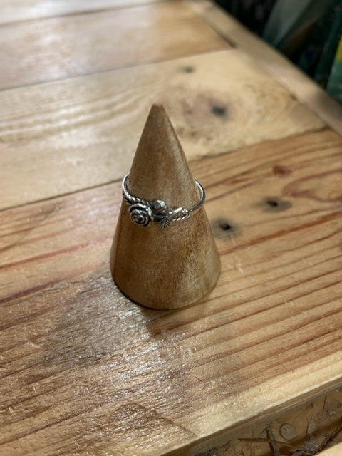 STK14 Fleur Stacking ring