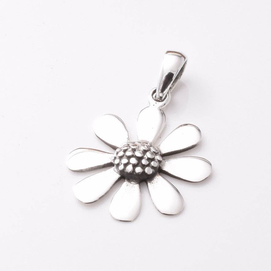 P1095 - 925 silver daisy pendant