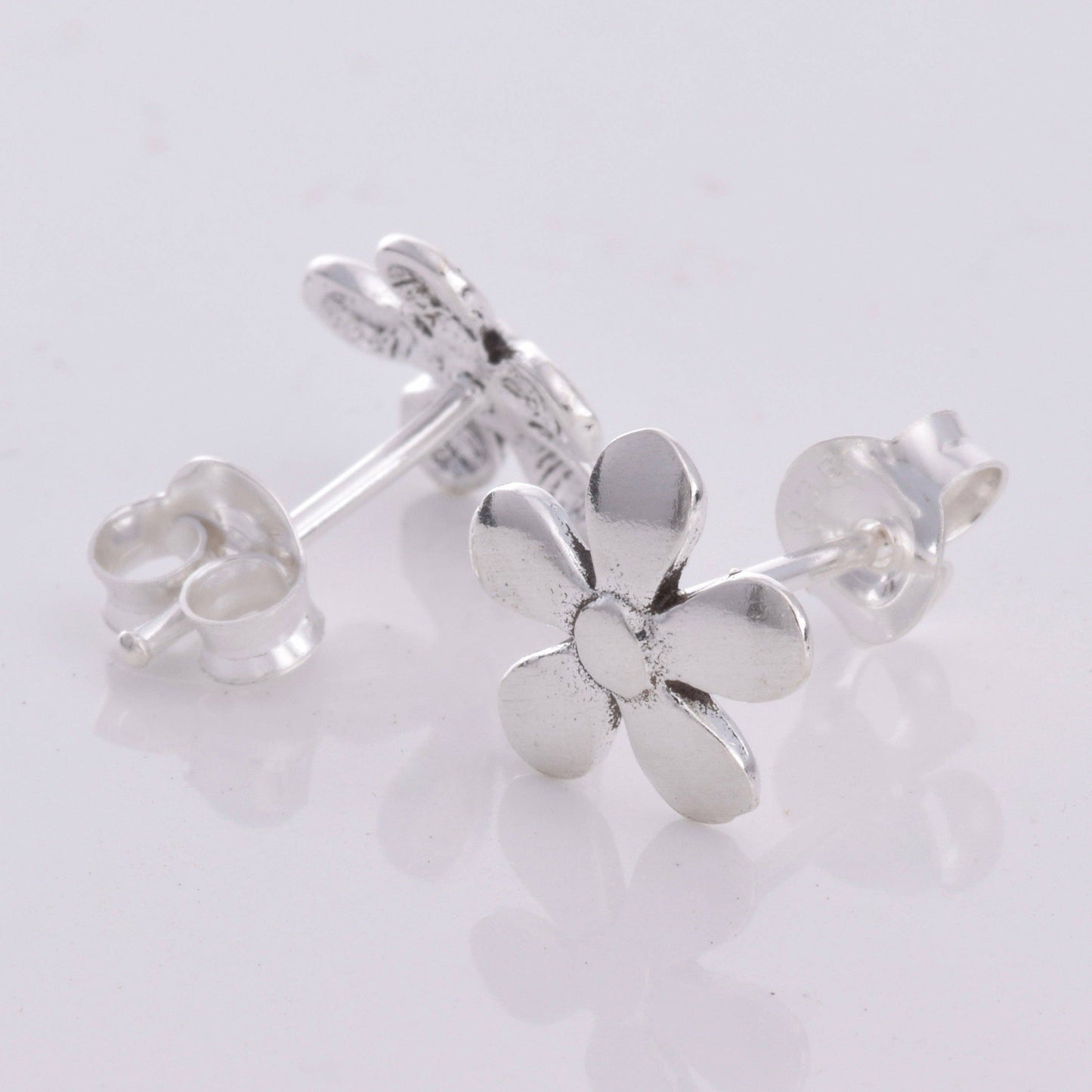 S316 - Daisy Stud earrings