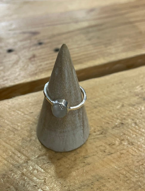 R11M Round Moonstone Ring - Size L