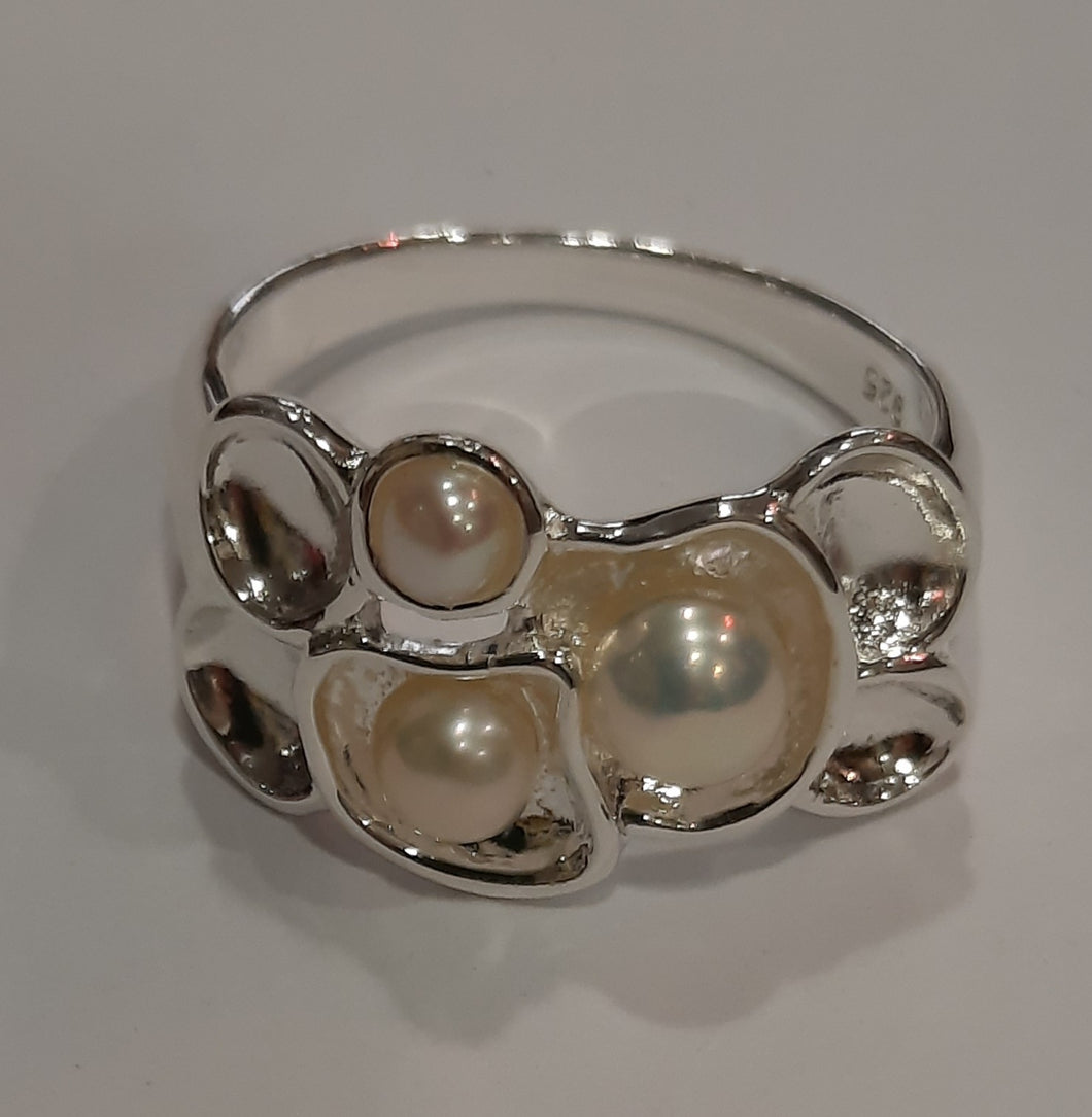 Multi Pearl Ring
